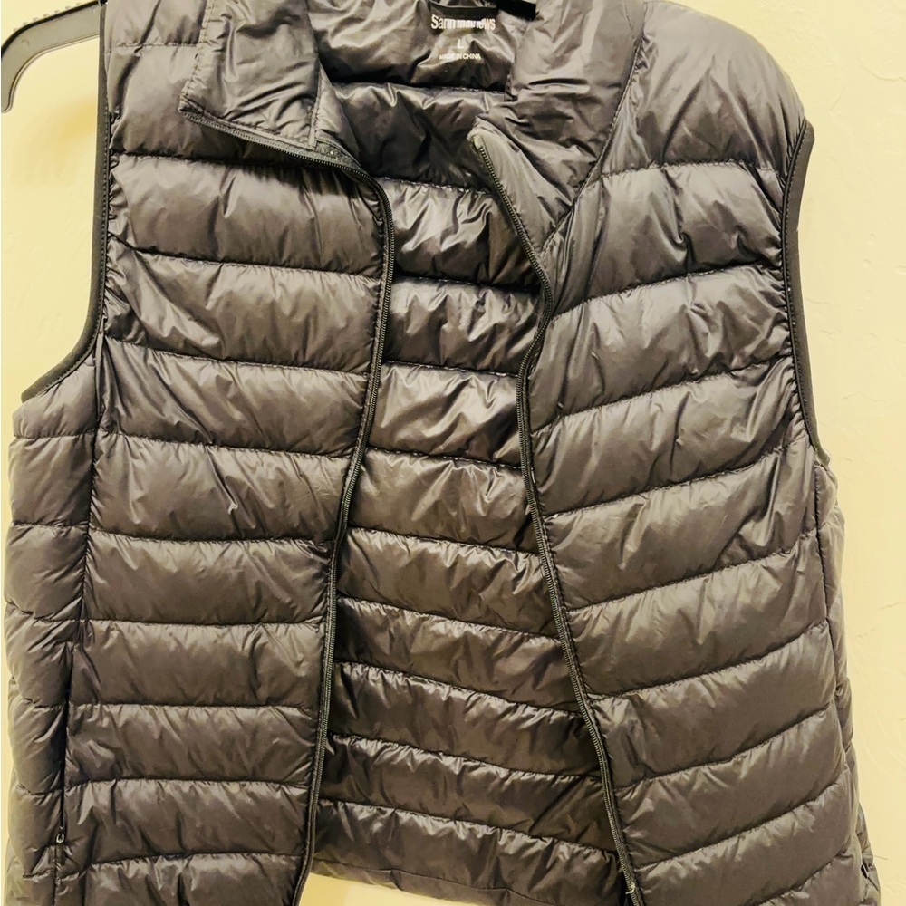 Light weight puffer vest.  Black. Nonsmoking home